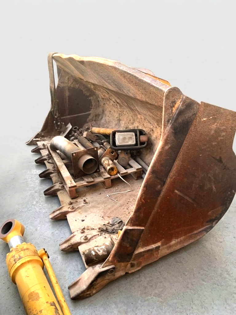 Komatsu wa430 Komatsu 424-70-32101 Bucket for WA430-5 – Part No. 12072 - OEM Heavy Equipment Parts Dubai UAE