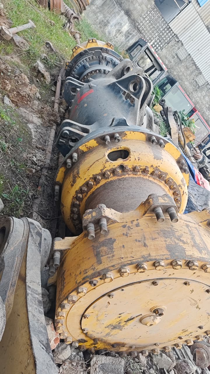 KOMATSU HD785-7 Front and Rear Axle assembly - OEM Heavy Equipment Parts Dubai UAE